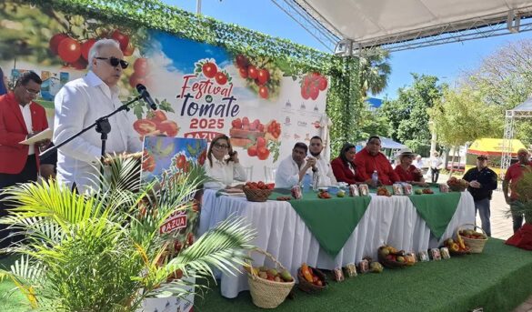 Azua da inicio al festival del tomate en su tercera edición