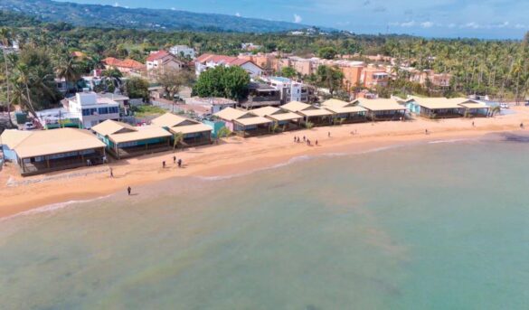 Gobierno entrega reconstruida plaza del Pueblo de Los Pescadores