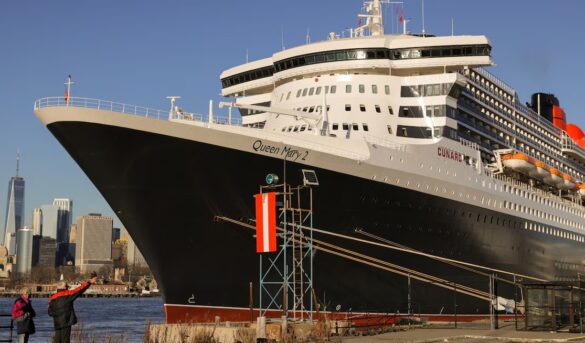 Cruceros estadounidenses quedan varados en altamar tras la cancelación de viajes por el impacto de un ciclón