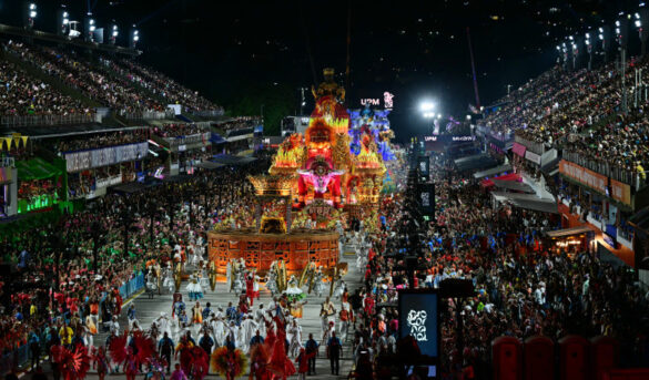 Rio arranca sus desfiles de un Carnaval que late al ritmo del Óscar