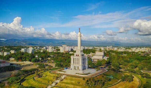 Senador resalta el gran impulso de Santiago en el turismo de lujo