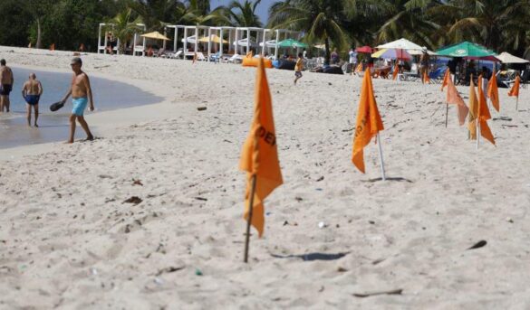 Ministerio de Turismo prohíbe venta ambulante de bebidas alcohólicas en las playas en Semana Santa