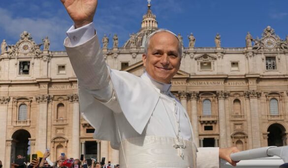 Comenzó el pontificado de León XIV: tras la ceremonia, el papa saluda a las delegaciones internacionales