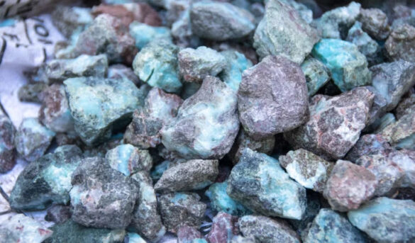 Detrás de la piedra azul: el larimar dinamiza el turismo en Barahona