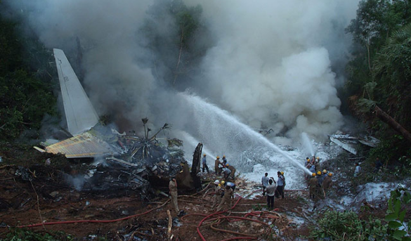 Un avión de Air India se estrelló tras despegar rumbo a Londres con 242 personas a bordo: “Parece que no hay sobrevivientes”