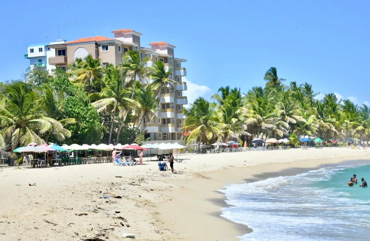 Denuncian construcciones ilegales en franja costera de RD