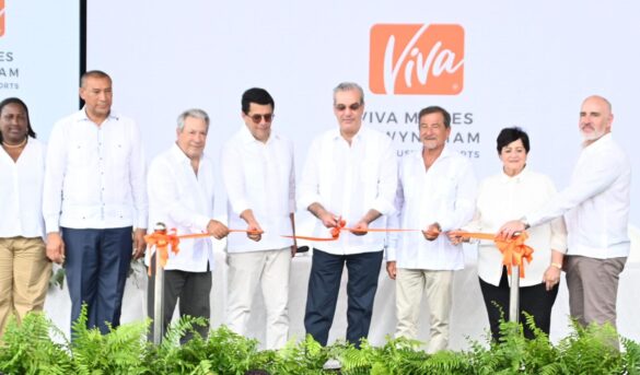 Pdte encabeza inauguración nuevo hotel en Miches