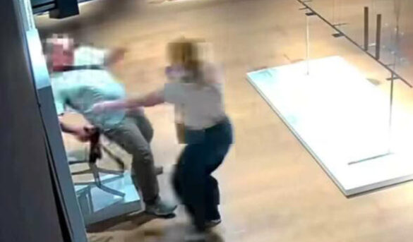 Turista rompe la silla “Van Gogh” cubierta de Swarovski en museo de Verona