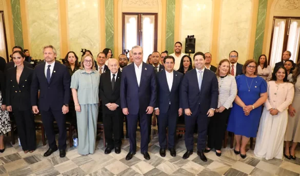 Abinader juramenta Comité Científico Punta Bergantín