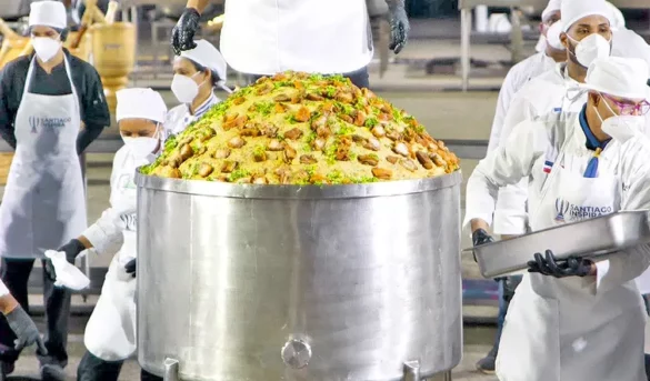 Logran récord con mofongo gigante