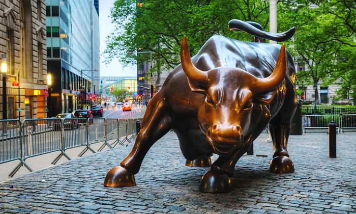 La historia de “por qué se le tocan los huevos” al toro de Wall Street