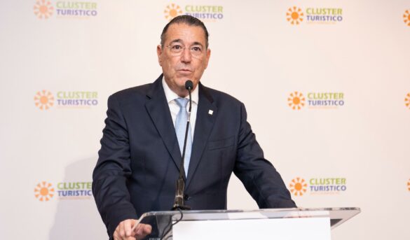 Nuevo Consejo Directivo del Cluster Turistico Sto. Dgo. presidido por Martín de Oliva 