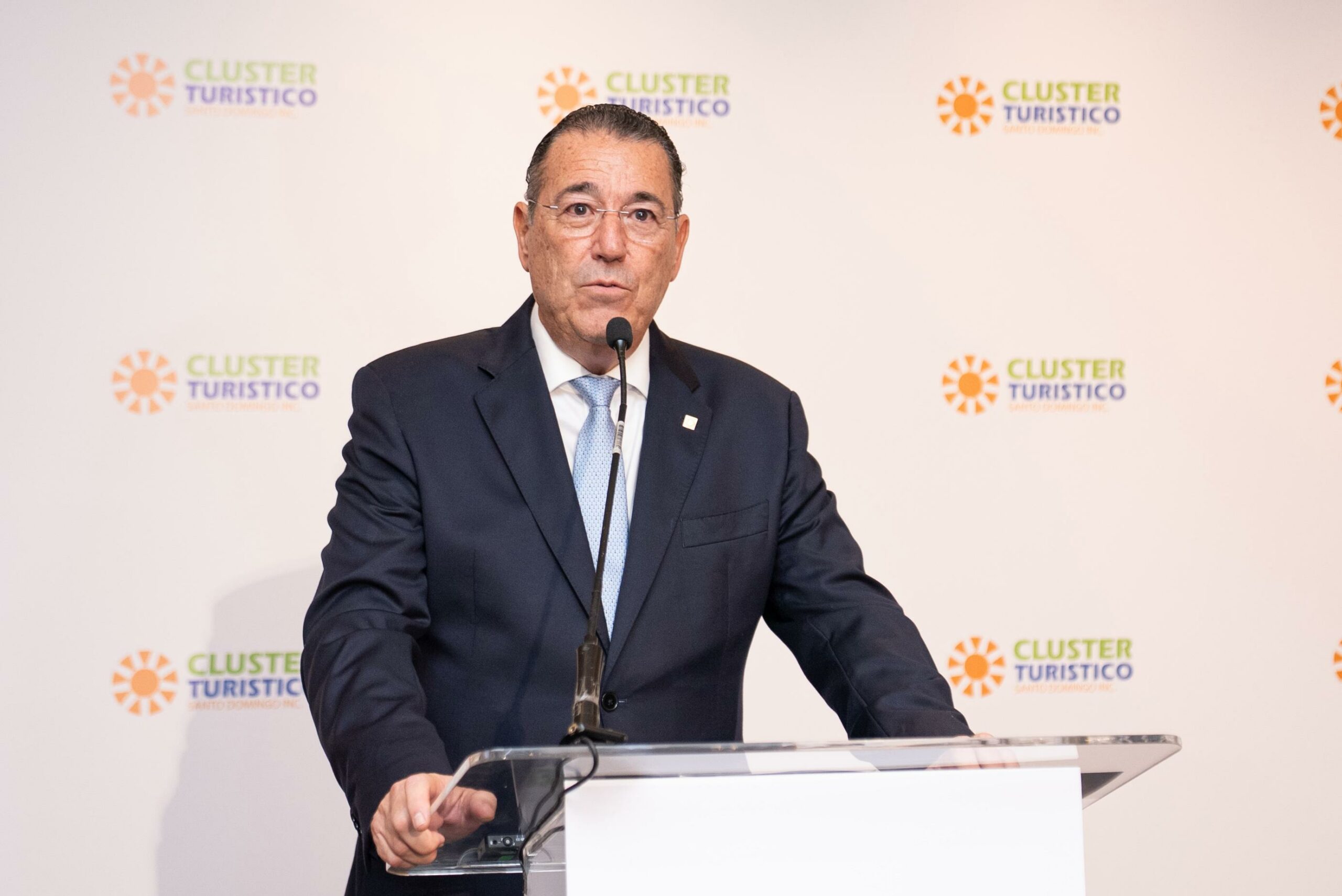 Nuevo Consejo Directivo del Cluster Turistico Sto. Dgo. presidido por Martín de Oliva 