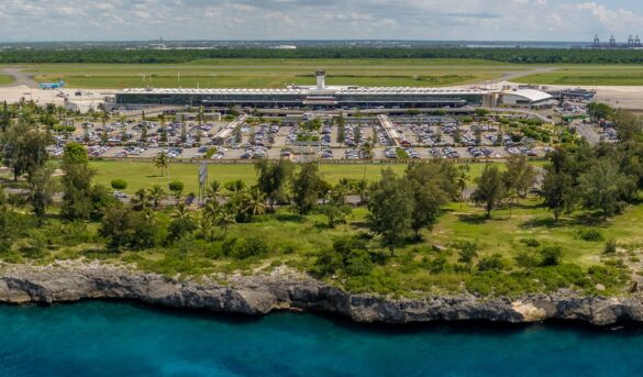 Abinader anuncia primer picazo para nueva terminal en el AILA