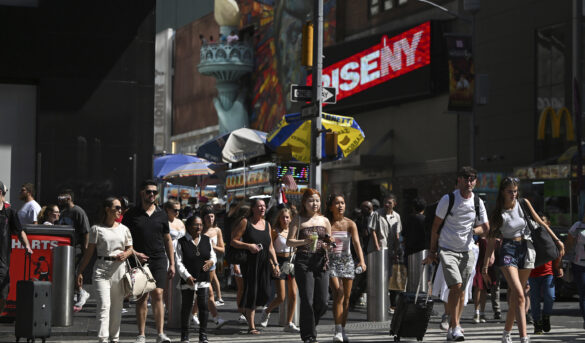 Inflación, leyes antipisos turísticos y la política de 'santuario': por qué una noche de hotel cuesta más 300 euros en Nueva York