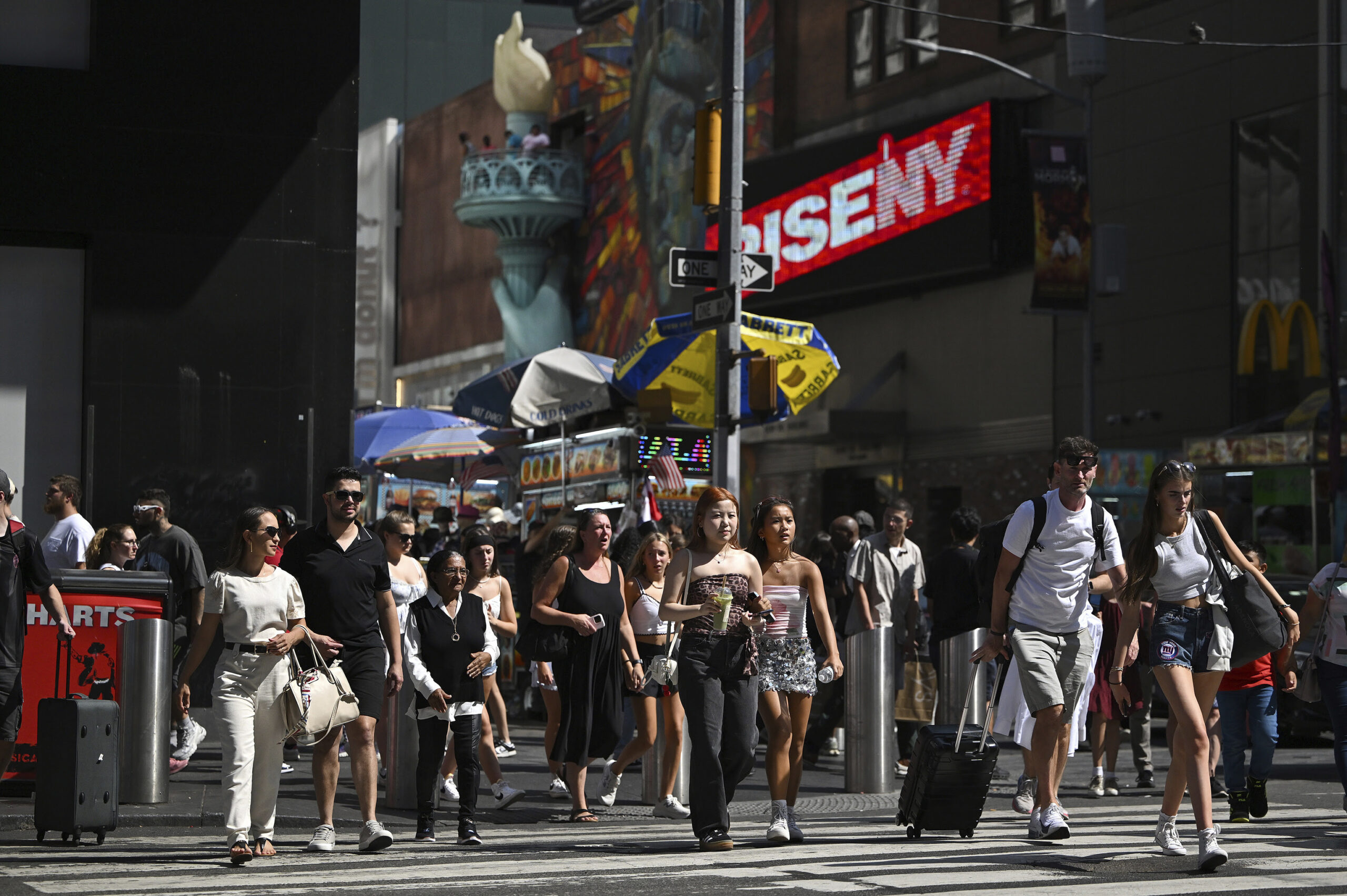 Inflación, leyes antipisos turísticos y la política de 'santuario': por qué una noche de hotel cuesta más 300 euros en Nueva York