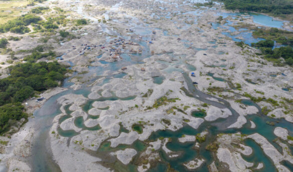 Sugieren cerrar charcos peligrosos que sirven de balnearios en río Nizao