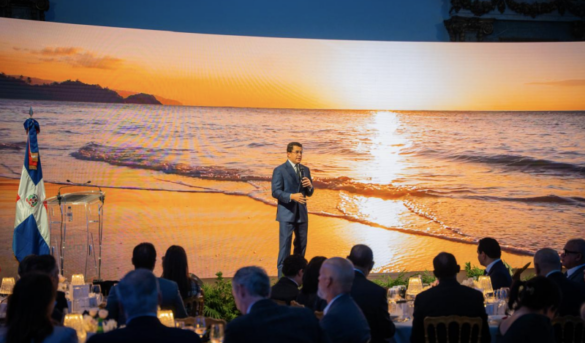 Collado: Pool de bancos procura construir un centro de convenciones en RD