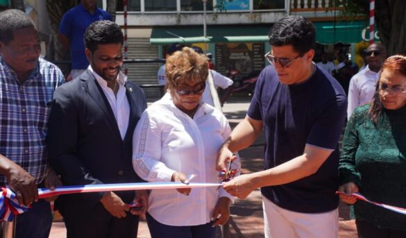 David Collado entrega obras en Boca Chica