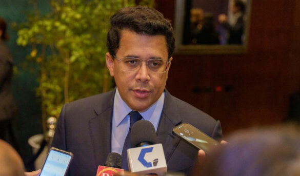 Ministro y ex ministro de turismo Javier Garcia y Collado se enfrentan para llegar a la presidencia