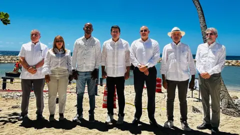 Collado entrega modernizado muelle en Caleta, La Romana