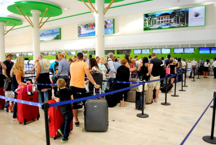 La diáspora sostiene el turismo dominicano mientras el extranjero modera su ritmo