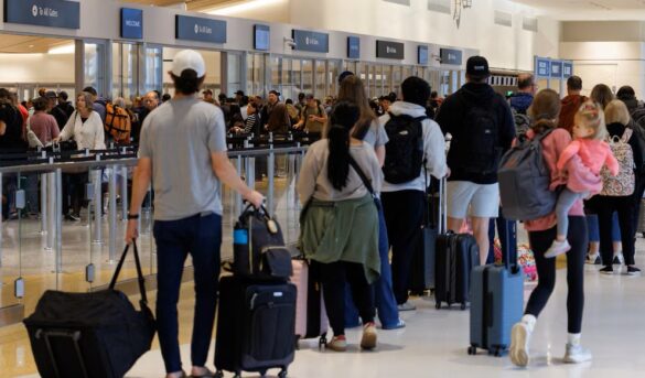 Estados Unidos espera más de 360.000 vuelos durante Acción de Gracias 2025, el mayor nivel en 15 años