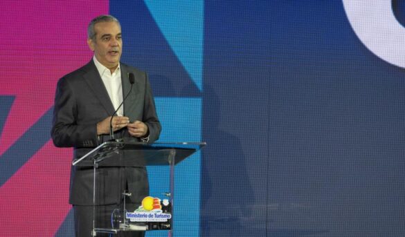 Abinader: “Hemos mejorado todos los polos turísticos del país”