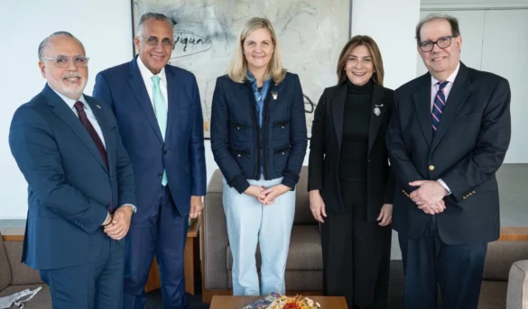 Luis Mejía Oviedo acompaña a comisión que invita a la presidenta del COI a los Juegos Centroamericanos y del Caribe Santo Domingo 2026