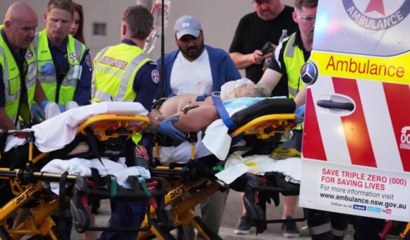 Al menos 11 muertos tras un tiroteo en Bondi Beach, una de las playas más concurridas de Australia, durante una celebración judía: la policía lo considera un 