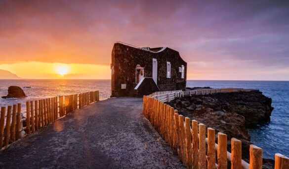 Así es Puntagrande, el hotel más pequeño del mundo