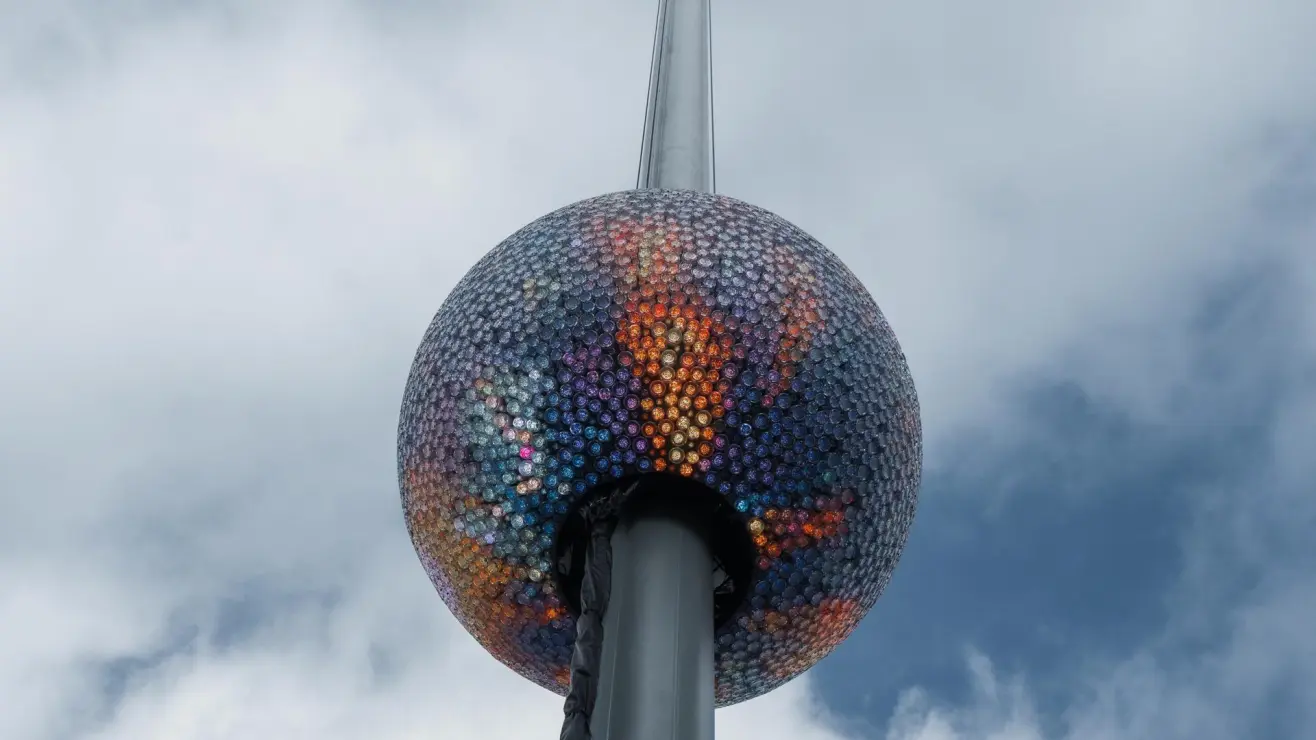 La bola de Times Square brillará doble en Año Nuevo 2026: descubre por qué