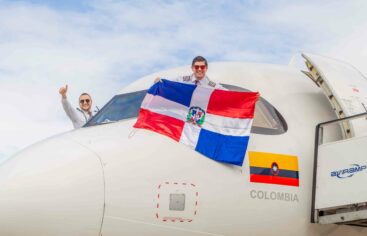 JetSmart “hace historia”: conecta Medellín y Cali con Punta Cana
