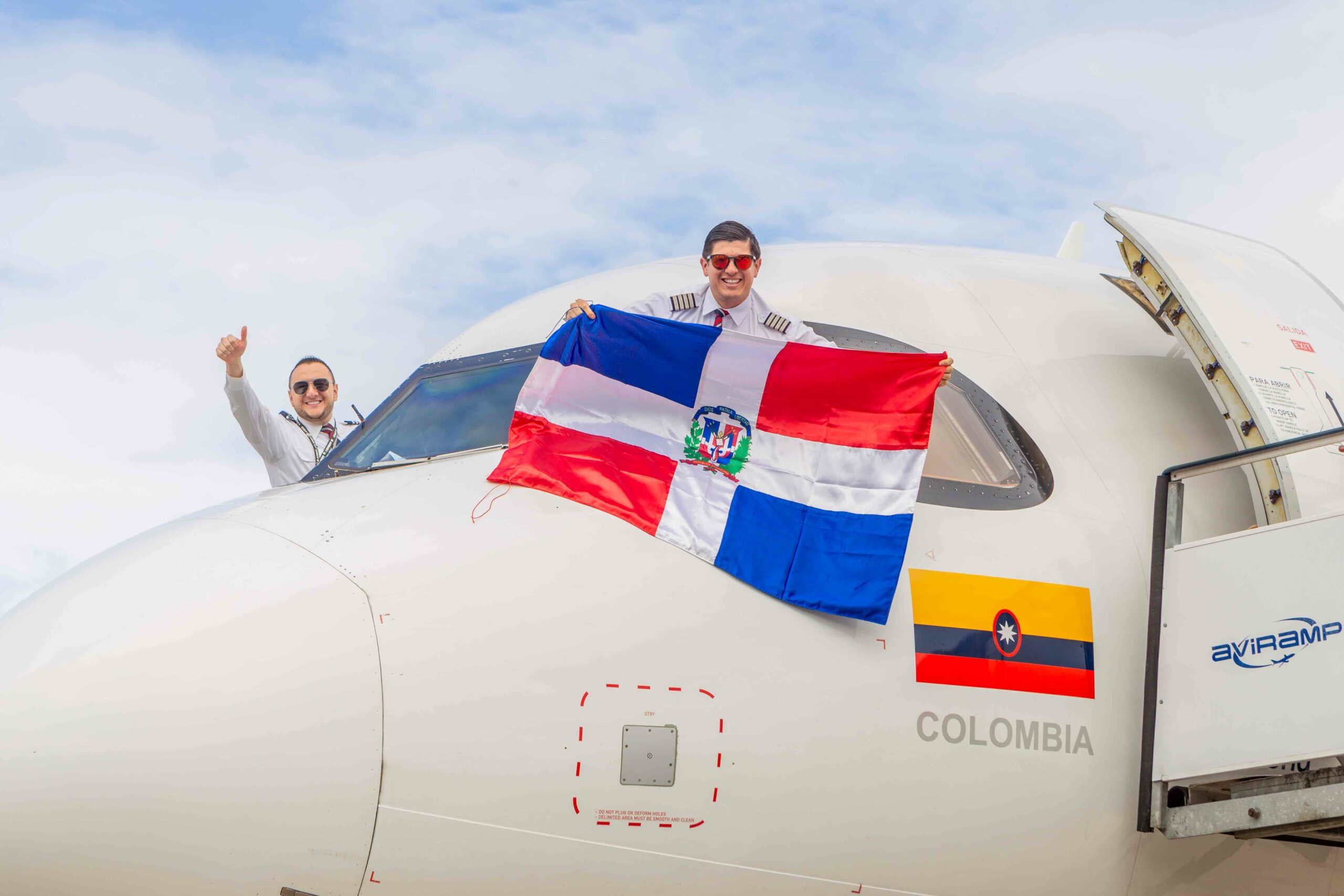 JetSmart “hace historia”: conecta Medellín y Cali con Punta Cana