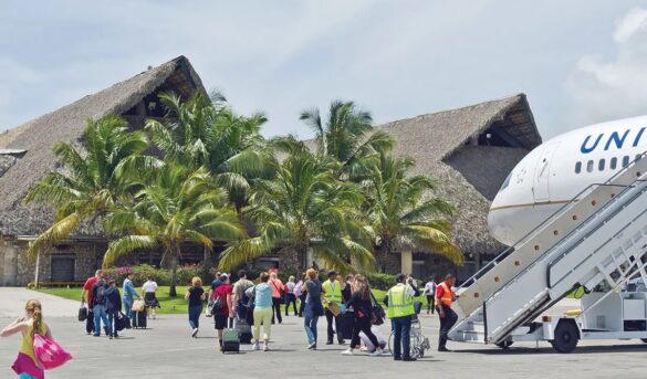 Collado: “Proyectamos alcanzar 900 mil turistas vía aérea en diciembre”
