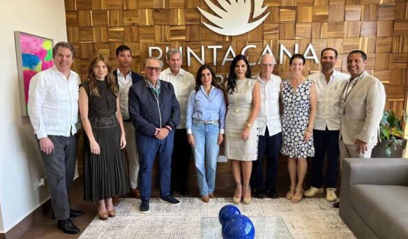 La embajadora de EE. UU. visita las instalaciones del Grupo Puntacana