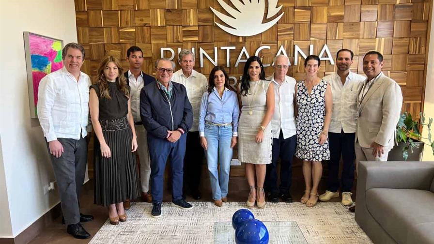 La embajadora de EE. UU. visita las instalaciones del Grupo Puntacana