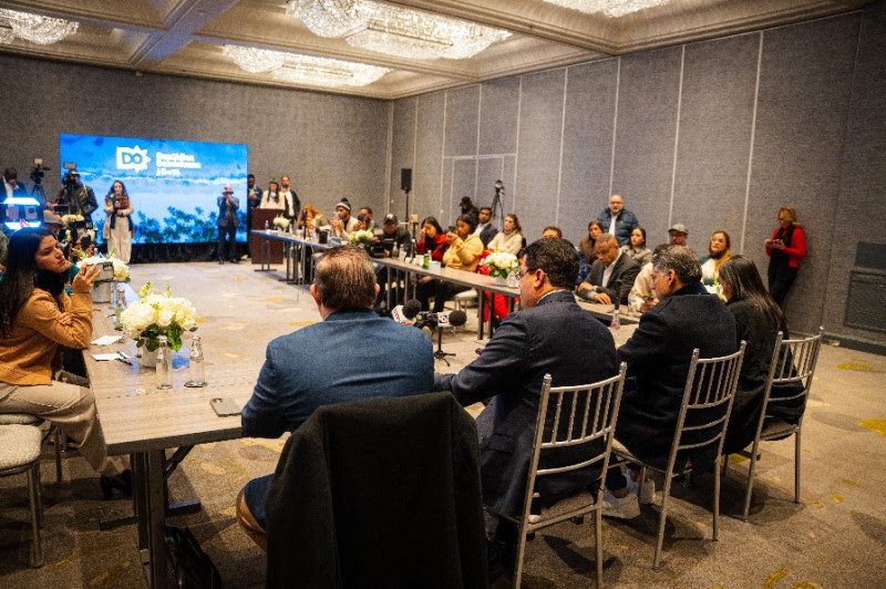 Turismo y Arajet anuncian pasajes a dominicanos que viajen a RD en estas navidades no pasarán de US$990