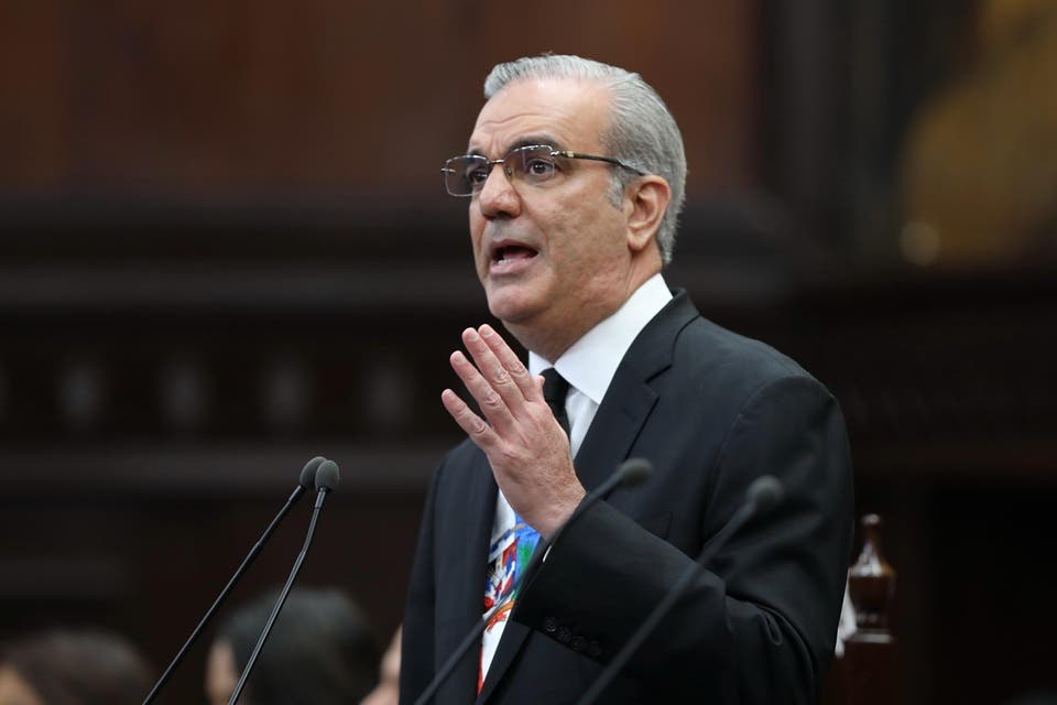 Presidente Luis Abinader suspende viaje a FITUR para abordar prioridades nacionales