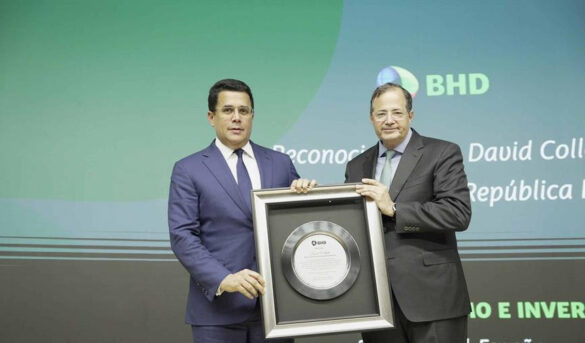 BHD reconoce labor de David Collado en favor del turismo dominicano en Fitur 2026