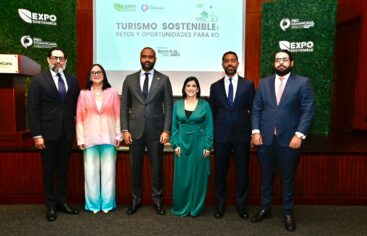Realizan panel Turismo Sostenible: retos y oportunidades para RD