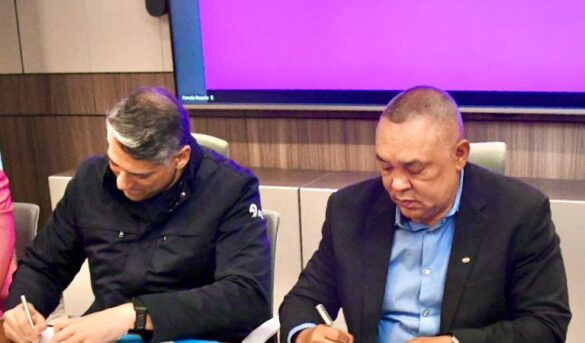 Arajet se convierte en la aerolínea oficial de los equipos nacionales de Fedom