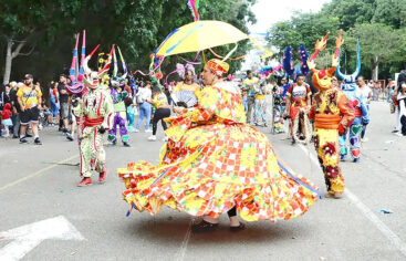 Primer domingo desfile carnaval con asistencia masiva Santiago