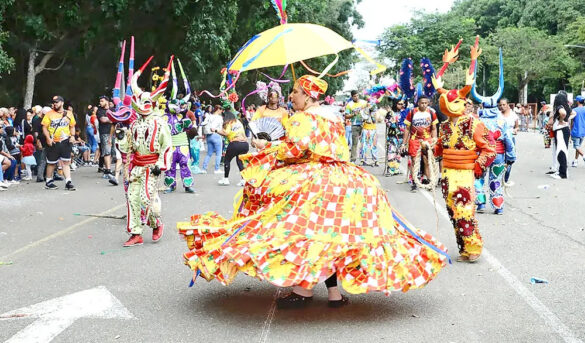 Primer domingo desfile carnaval con asistencia masiva Santiago