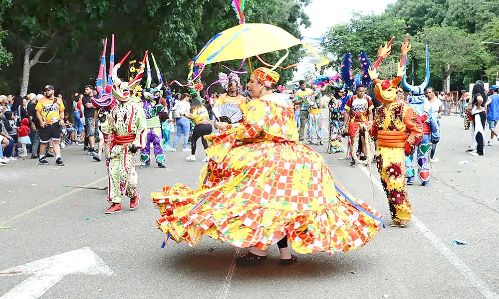 Primer domingo desfile carnaval con asistencia masiva Santiago