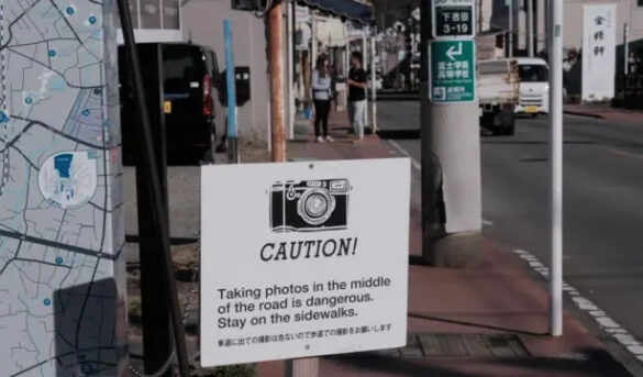 Fujiyoshida enfrenta exceso de turismo: medidas para proteger la vida local