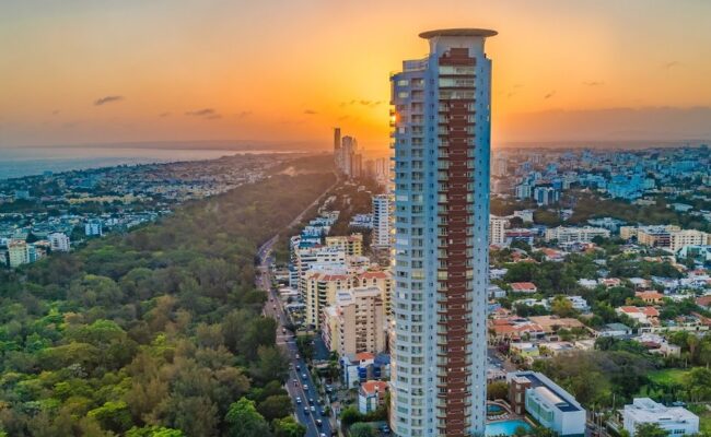 El presidente Luis Abinader impulsa educación técnica para el crecimiento del turismo dominicano