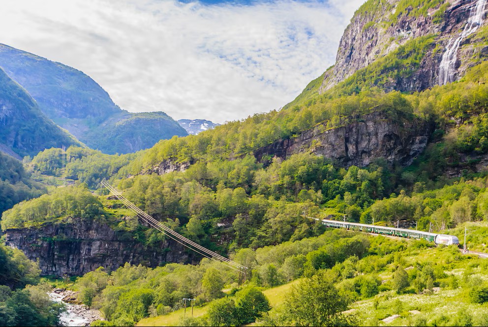 El viaje en tren más largo del mundo: una travesía de 18.000 kilómetros de Portugal a Singapur sin tomar un solo avión