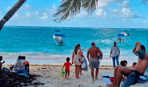 Más visitantes y mayor gasto elevan ingresos del turismo