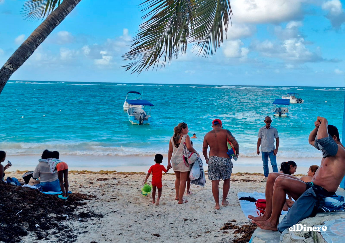 Más visitantes y mayor gasto elevan ingresos del turismo